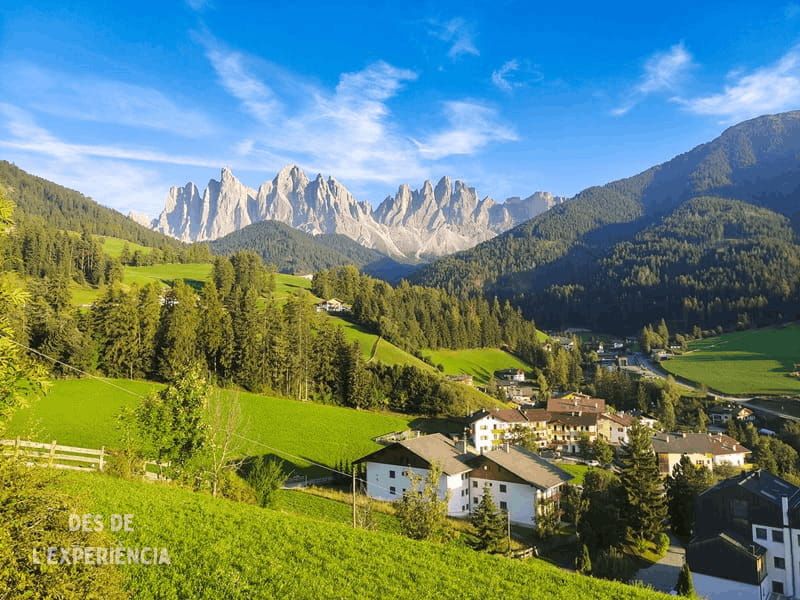 Panoràmica de l'esglèsia de Santa Maddalena